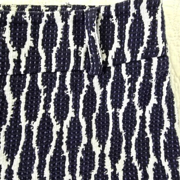 Ann Taylor Loft Women's Riviera Short Size 12 Navy Blue White Textured Vacation - Picture 2 of 12